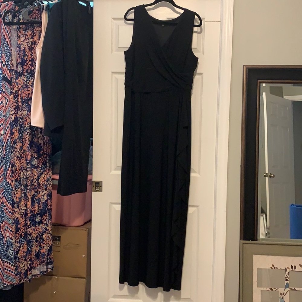 Sleeveless floor length evening dress